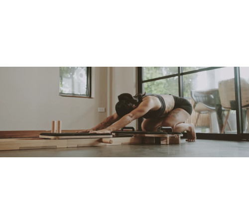 Реформер для пілатесу Casada Flowletic, чорно-бежевий