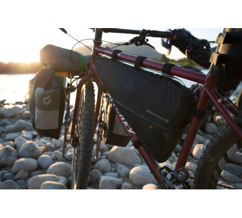 Сумка BLACKBURN OUTPOST FRAME BAG 6.95l водонепроникна L (на блискавці) Сумка BLACKBURN OUTPOST FRAME BAG 6.95l водонепроникна L (на блискавці)