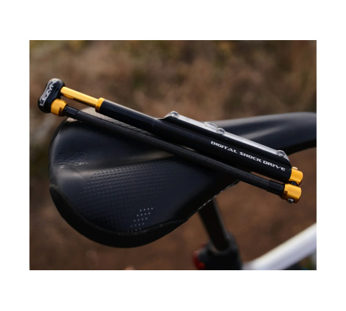 Ручний насос LEZYNE DIGITAL SHOCK DRIVE (24 bar/350 psi) чорно-золотистий Ручний насос LEZYNE DIGITAL SHOCK DRIVE (24 bar/350 psi) чорно-золотистий