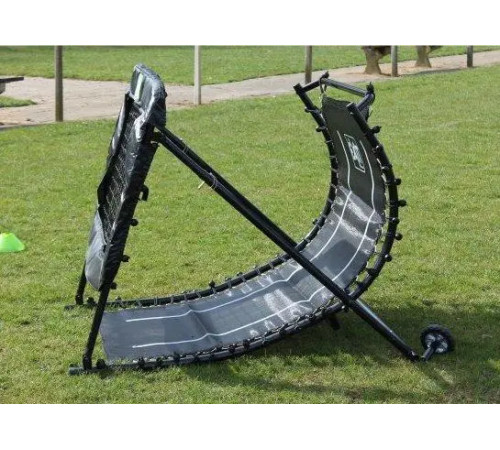 Сітка тренувальна для футболу EXIT Kickback Rebounder 124 х 90 см, чорна Сітка тренувальна для футболу EXIT Kickback Rebounder 124 х 90 см, чорна