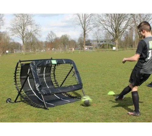 Сітка тренувальна для футболу EXIT Kickback Rebounder 124 х 90 см, чорна Сітка тренувальна для футболу EXIT Kickback Rebounder 124 х 90 см, чорна