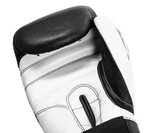 Рукавички боксерські шкіряні з бинтами TITLE Boxing Dynamic Strike розмір 16 унцій, чорно-білі