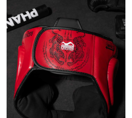 Шолом боксерський закритий з капою Phantom Muay Thai розмір універсальний, червоний