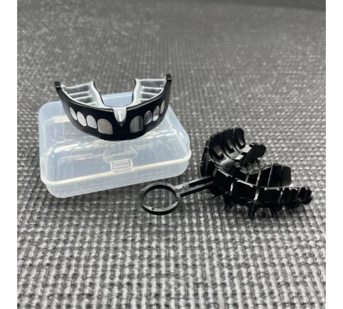 Капа боксерська доросла OPRO Grillz Silver від 11 років чорно-срібляста