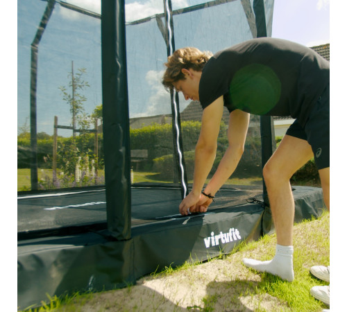 Батут VIRTUFIT з внутрішньою сіткою 213 x 305 см чорно-білий