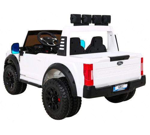 Дитяча акумуляторна машинка Ford Super Duty Біла Дитяча акумуляторна машинка Ford Super Duty Біла
