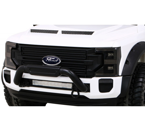 Дитяча акумуляторна машинка Ford Super Duty Біла Дитяча акумуляторна машинка Ford Super Duty Біла