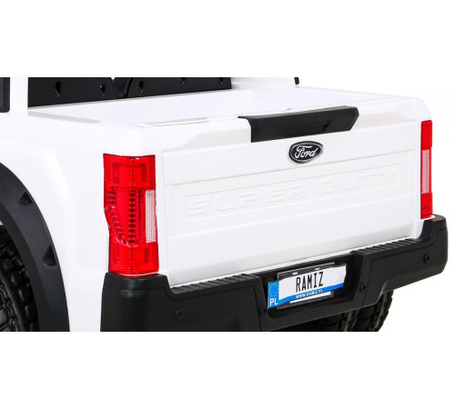 Дитяча акумуляторна машинка Ford Super Duty Біла Дитяча акумуляторна машинка Ford Super Duty Біла