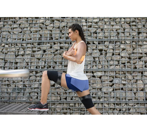 Бандаж для стегна Reebok Compression Thigh Sleeve розмір M, чорний