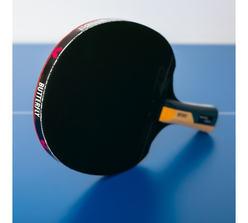 Ракетка для настільного тенісу BUTTERFLY Timo Boll Carbon, чорно-червона Ракетка для настільного тенісу BUTTERFLY Timo Boll Carbon, чорно-червона