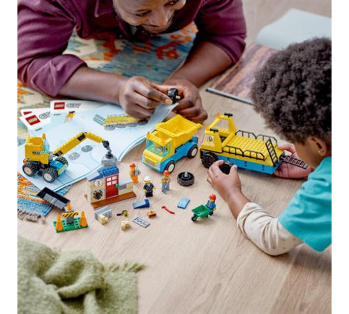 Конструктор LEGO City Construction Будівельні вантажівки та кулястий таран 235 ел. (60391) Конструктор LEGO City Construction Будівельні вантажівки та кулястий таран 235 ел. (60391)