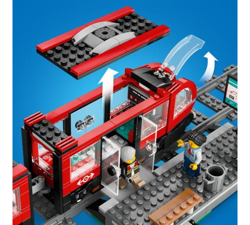 Конструктор LEGO City Трамвай і вокзал у центрі міста 811 ел. (60423) Конструктор LEGO City Трамвай і вокзал у центрі міста 811 ел. (60423)