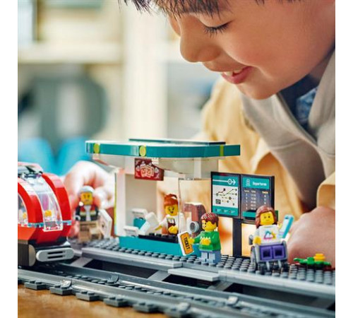 Конструктор LEGO City Трамвай і вокзал у центрі міста 811 ел. (60423) Конструктор LEGO City Трамвай і вокзал у центрі міста 811 ел. (60423)