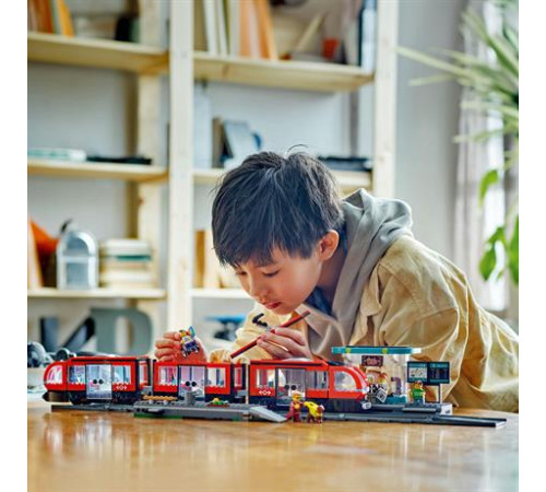 Конструктор LEGO City Трамвай і вокзал у центрі міста 811 ел. (60423) Конструктор LEGO City Трамвай і вокзал у центрі міста 811 ел. (60423)