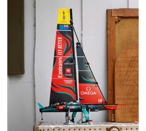 Конструктор LEGO Technic Яхта Emirates Team New Zealand AC75 962 ел. (42174) Конструктор LEGO Technic Яхта Emirates Team New Zealand AC75 962 ел. (42174)