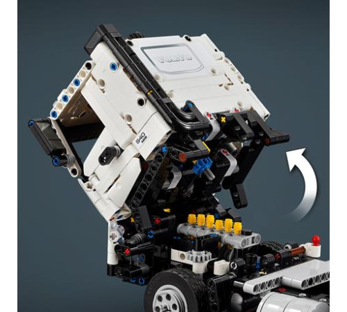 Конструктор LEGO Technic Вантажівка Volvo FMX і Електричний екскаватор EC230 2274 ел. (42175)