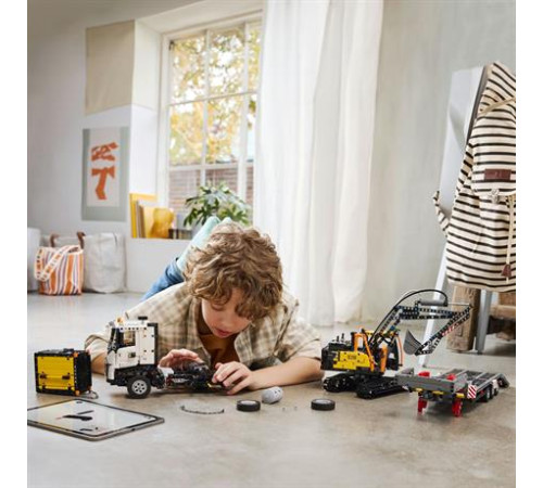 Конструктор LEGO Technic Вантажівка Volvo FMX і Електричний екскаватор EC230 2274 ел. (42175)