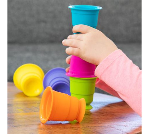 Тактильна Іграшка Fat Brain Toys Suction Kupz М'які чашки 6 шт. (F183ML) Тактильна Іграшка Fat Brain Toys Suction Kupz М'які чашки 6 шт. (F183ML)