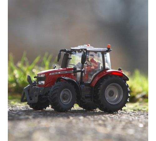 Модель Britains Трактор Massey Ferguson 6718 S 1:32 (43235) Модель Britains Трактор Massey Ferguson 6718 S 1:32 (43235)