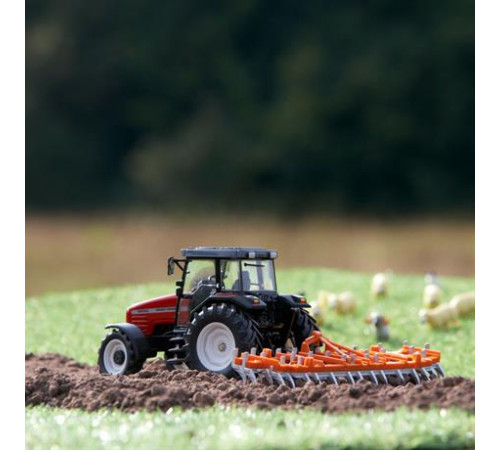 Модель Britains Трактор Massey Ferguson 6290 з культиватором 1:32 (43335) Модель Britains Трактор Massey Ferguson 6290 з культиватором 1:32 (43335)