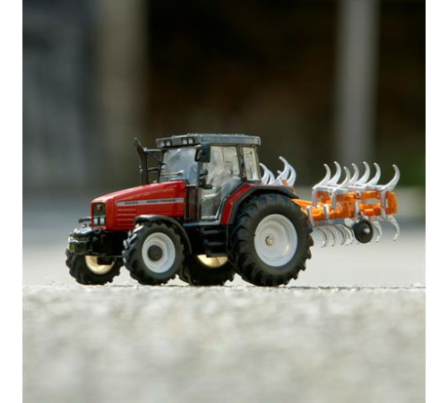 Модель Britains Трактор Massey Ferguson 6290 з культиватором 1:32 (43335) Модель Britains Трактор Massey Ferguson 6290 з культиватором 1:32 (43335)