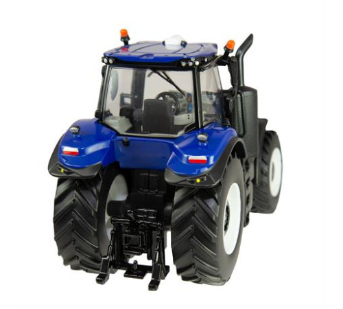 Модель Britains Трактор New Holland T8.435, 1:32 (43216) Модель Britains Трактор New Holland T8.435, 1:32 (43216)