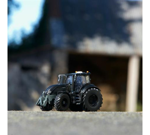 Модель Britains Трактор Valtra Q305, 1:32 (43309) Модель Britains Трактор Valtra Q305, 1:32 (43309)