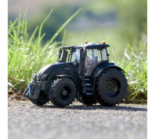 Модель Britains Трактор Valtra Q305, 1:32 (43309) Модель Britains Трактор Valtra Q305, 1:32 (43309)