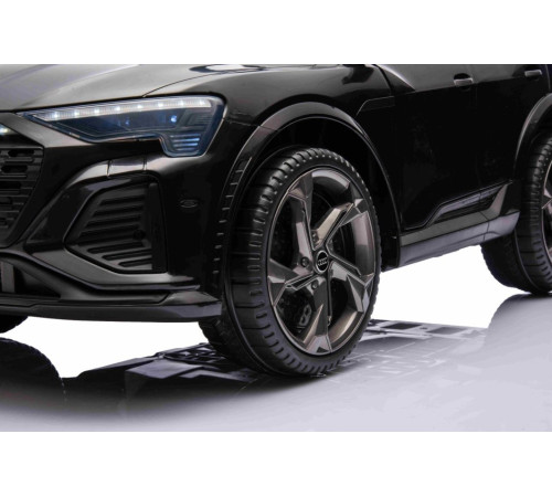 Дитяча акумуляторна машинка Audi SQ8 Чорна Дитяча акумуляторна машинка Audi SQ8 Чорна