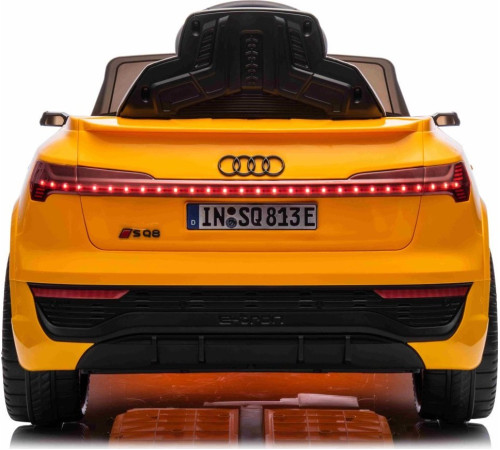 Дитяча акумуляторна машинка Audi SQ8 Жовта