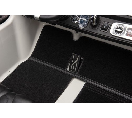Дитяча акумуляторна машинка Mercedes Benz G63 AMG XXL Біла Дитяча акумуляторна машинка Mercedes Benz G63 AMG XXL Біла