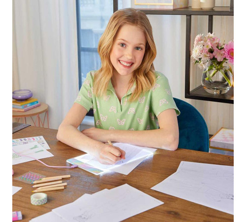 Набір для створення модних колекцій Make it Real Зі світловим планшетом