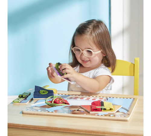 Бізіборд Spin Master Ведмедик з застібками Melissa and Doug