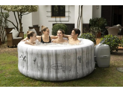 Надувні джакузі: як створити SPA-зону вдома Надувні джакузі: як створити SPA-зону вдома
