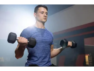 Чому гантелі можуть замінити майже весь тренажерний зал: переваги перед штангою та тренажерами