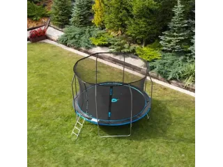 Де краще ставити батут: трава, плитка чи земля